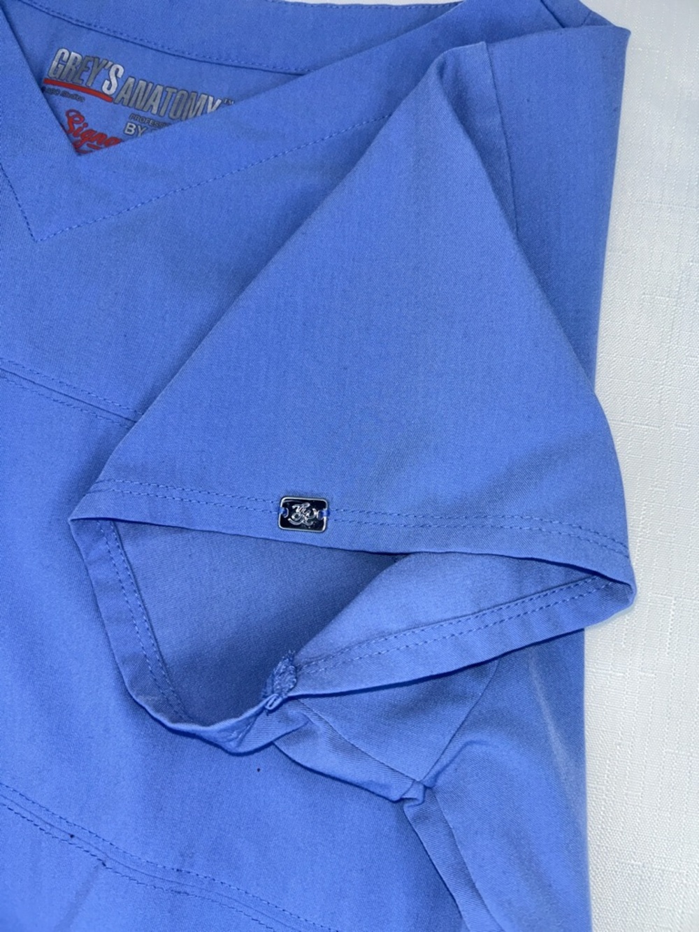 Grey's Anatomy Periwinkle V-Neck Scrub Top - Picture 3 of 9